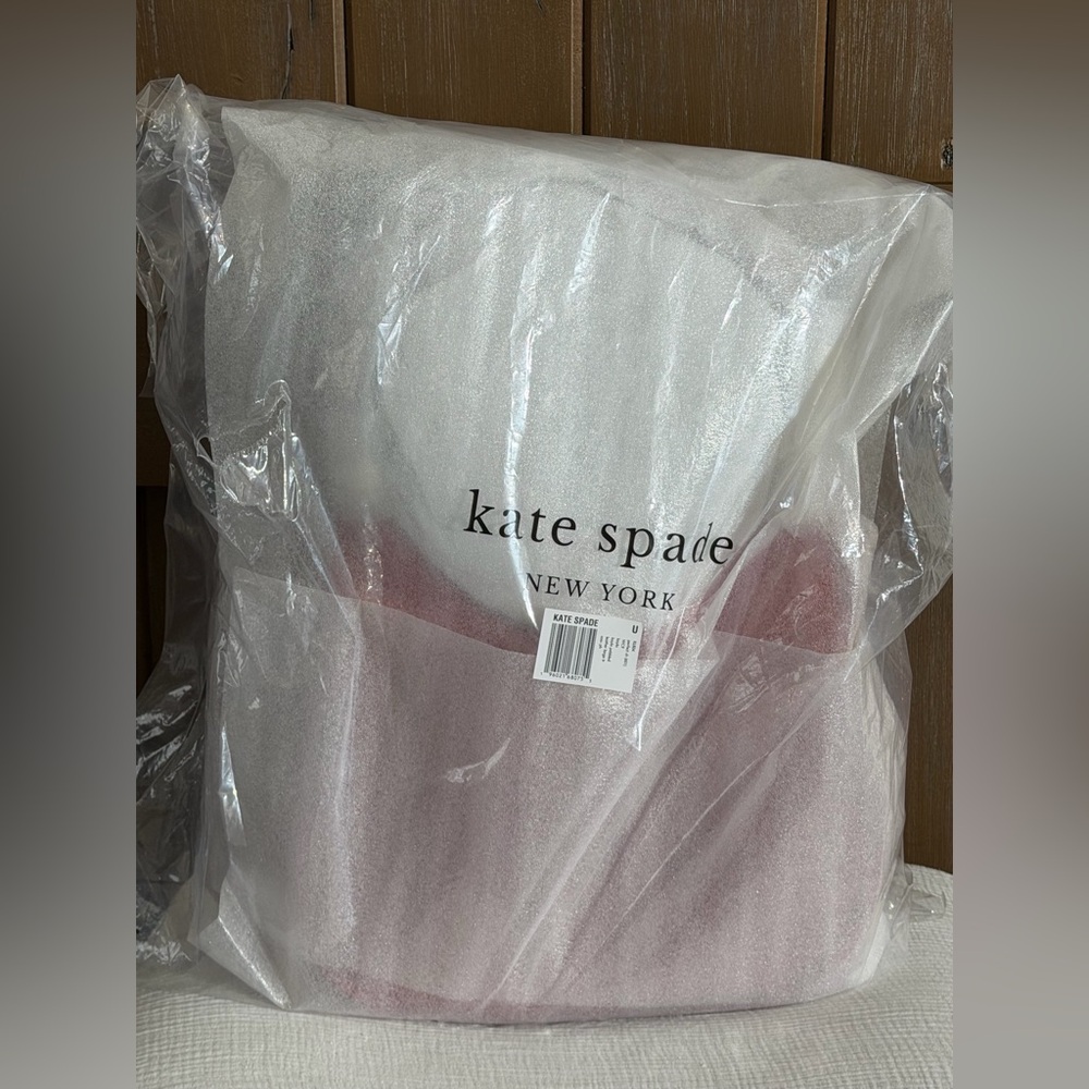 Kate Spade Kayla Large Triple Compartment Shoulder Bag
New $459 originally - Picture 5 of 11